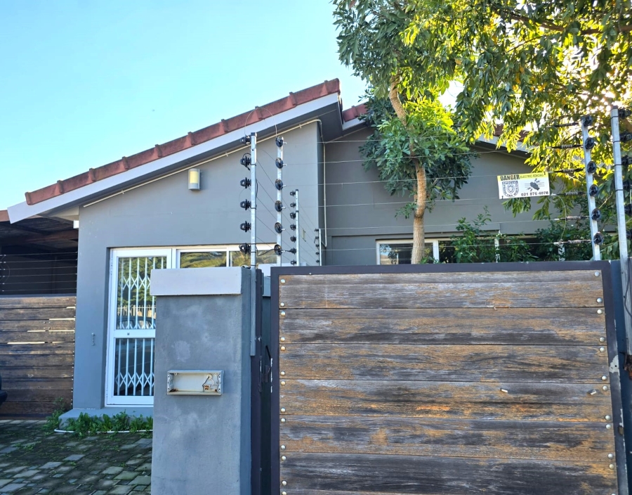 3 Bedroom Property for Sale in De Zoete Inval Western Cape